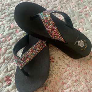 Yellow box Flip Flops. NWOT. Size 6.5